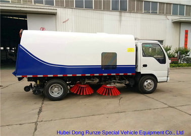 China Flughafen-Rollbahn-Straßenfeger-Fahrzeug ISUZUS 600P mit Reinigungs-Bürsten wässern das Sprühen fournisseur