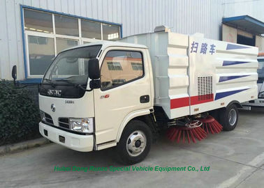 China DFAC-LKW brachte Vakuumstraßenfegermit Abfall der Reinigungs-Bürsten-4000L an fournisseur
