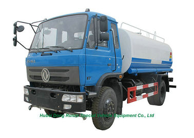 China 4X4 Off Road aller Wasser Bowser-LKW des Rad-Antriebs-7000L mit Wasser-Pumpen-Berieselungsanlage für Wasser-Lieferung und Spray fournisseur